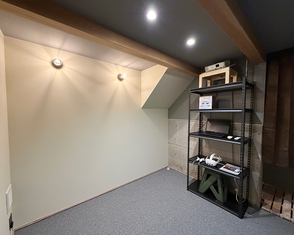 大人も心をくすぐられる
高さ2mの半地下空間