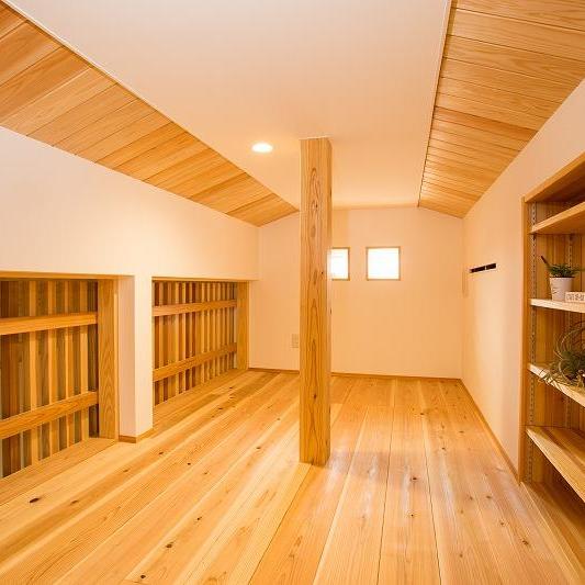 収納に、趣味のお部屋に。遊び心をくすぐる小屋裏。