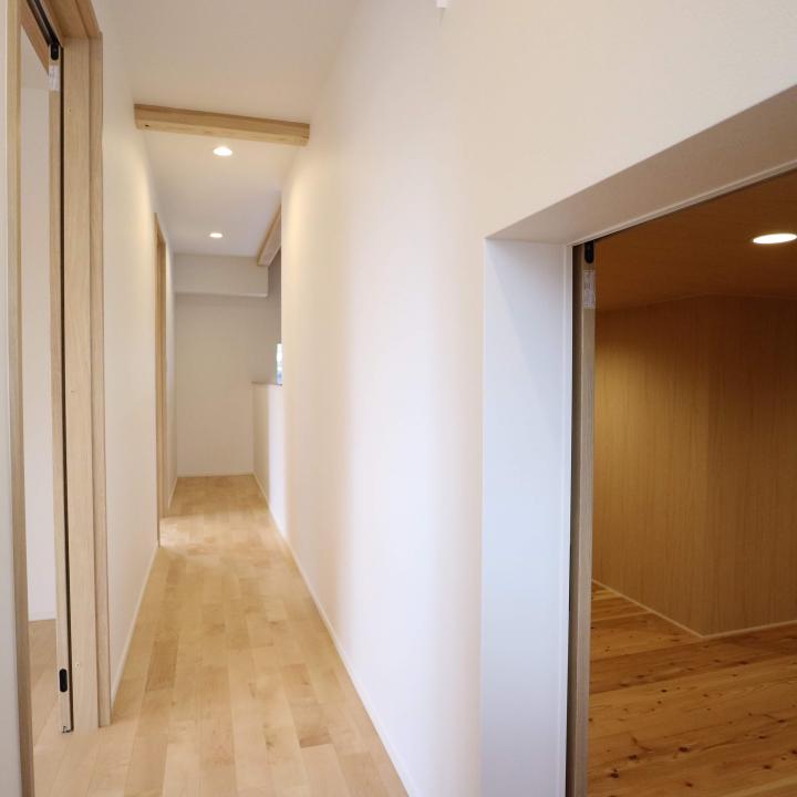 2階廊下・小屋裏収納