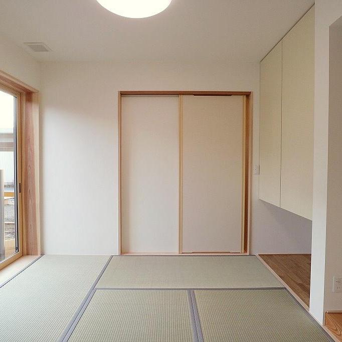 和室からは坪庭が見える。